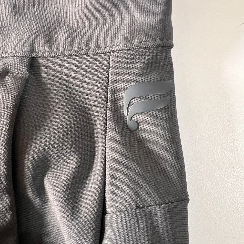 Fabletics Mens The Only Pant Onyx Gray Tapered Performance Trousers 35x28.5
